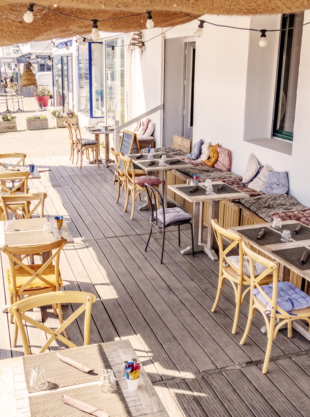 Terrasse de La Cabane face au port