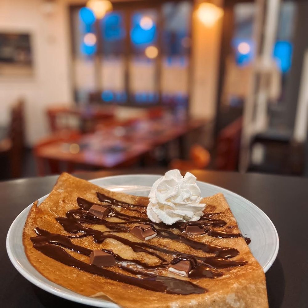 Crêpe chocolat chantilly dans l'ambiance rétro